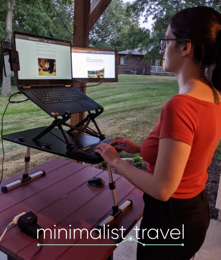 https://minimalist.travel/wp-content/uploads/portable-standing-desk-with-Nexstand-side-view-outside-872x1024.jpg